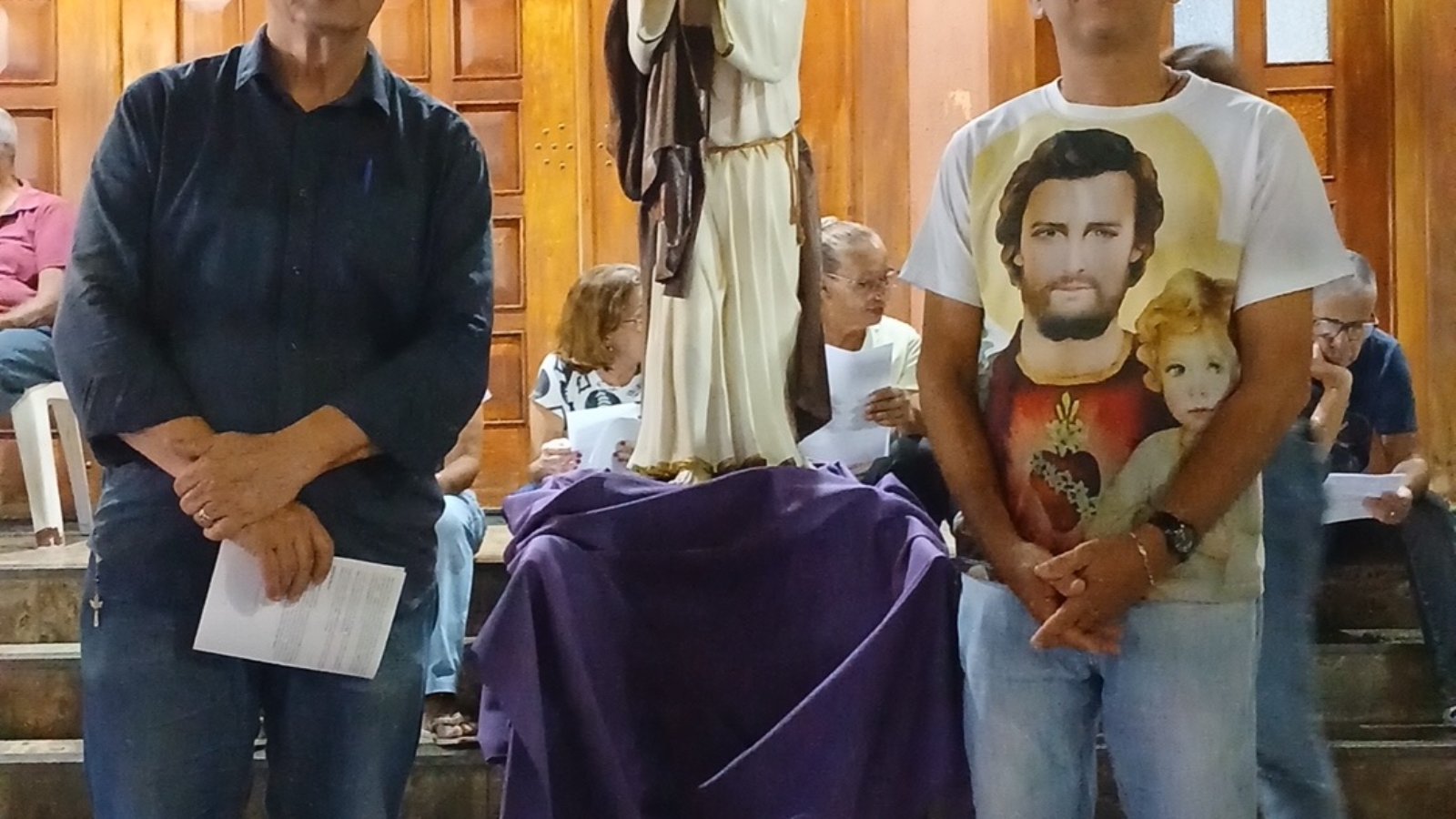 A imagem de Nosso Senhor dos Passo saiu em procissão da matriz Nossa Senhora das Graças, carrega
