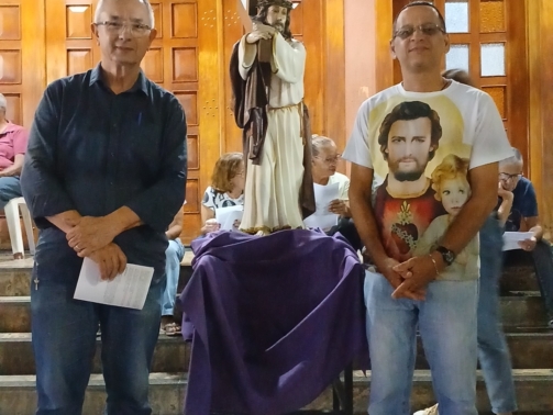 A imagem de Nosso Senhor dos Passo saiu em procissão da matriz Nossa Senhora das Graças, carrega