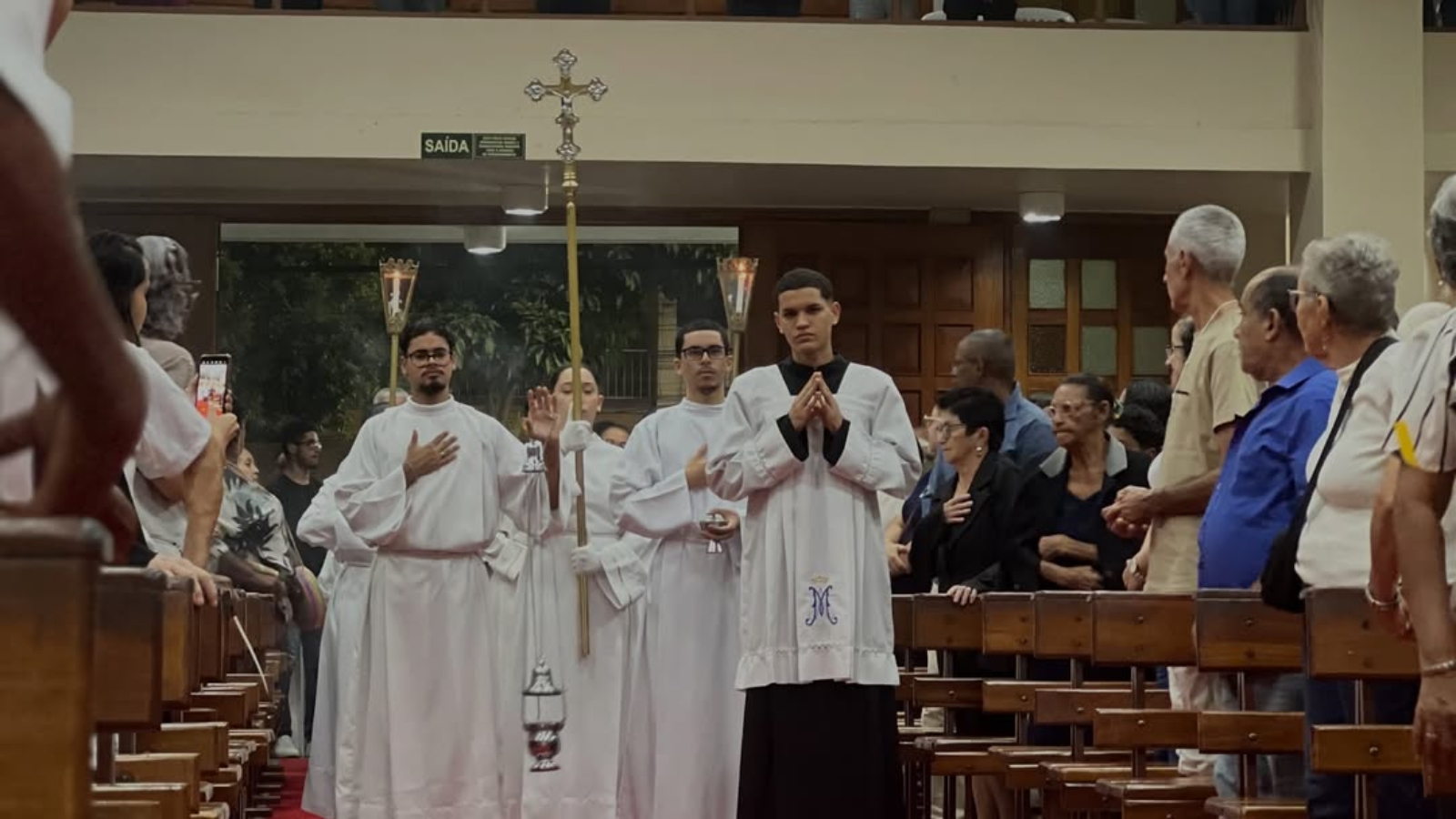 Corpus Christi Quanta unção do nosso pároco, Padre Alexandre, na noite da Solenidade de Corpus C